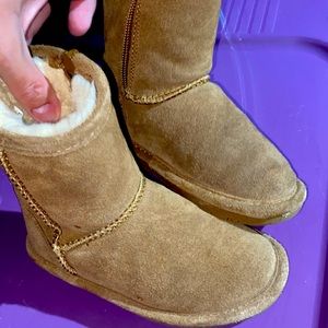 Toddler girl size 9 bear paws